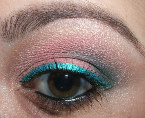 goin-retro-with-aqualine-teal-liner