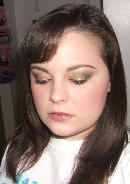 touch-of-teal-in-the-crease-look-13