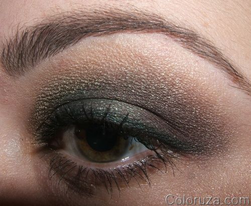 dark-green-warm-eyes-palette-look-2