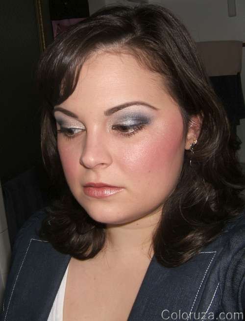 awesome-frosted-lips-blue-eyes-13